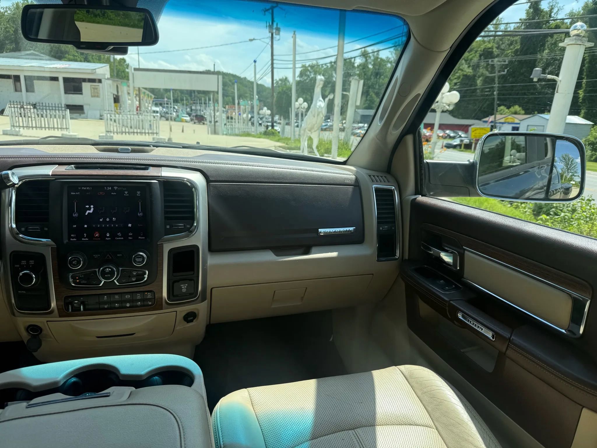 Used 2018 RAM 3500 Laramie image 24