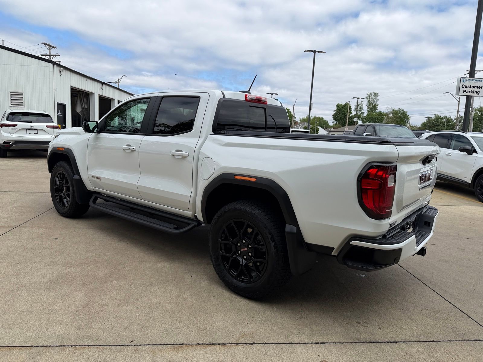 Used 2025 GMC Canyon AT4 w/ Technology Plus Package AWD/4WD image 30