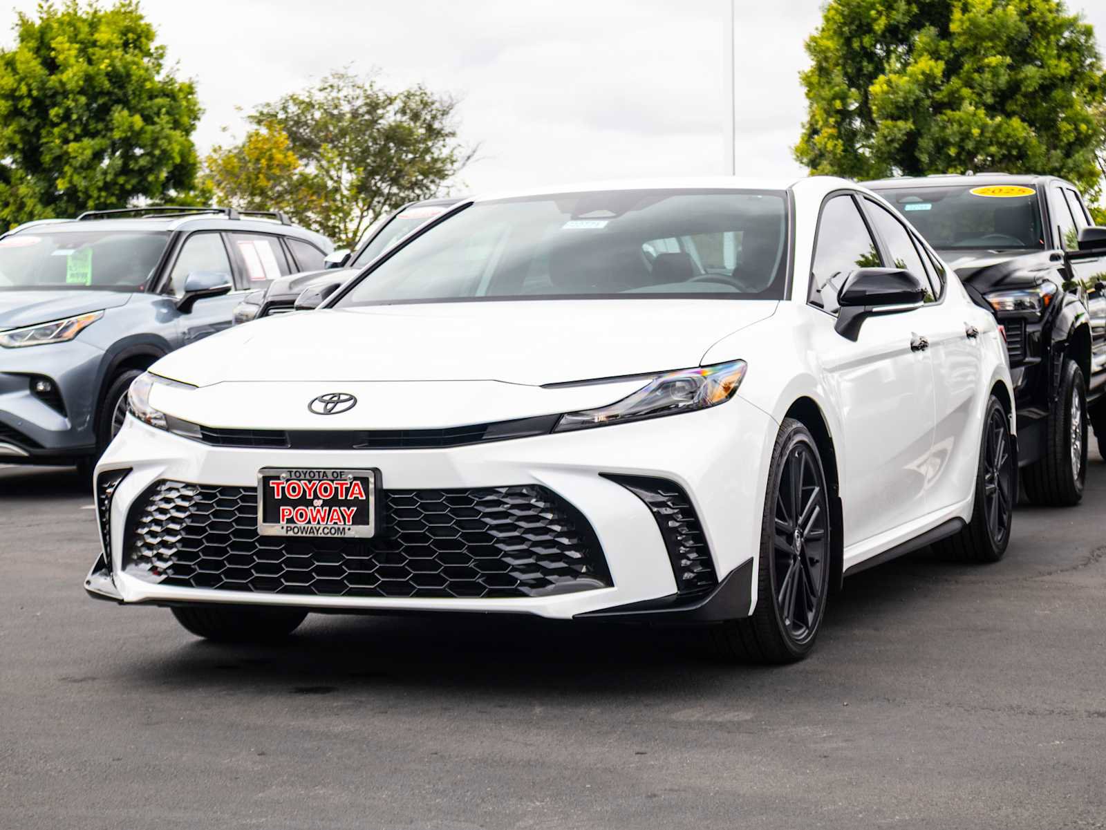 Used 2026 Toyota Camry Hybrid w/ Convenience Package FWD image 3