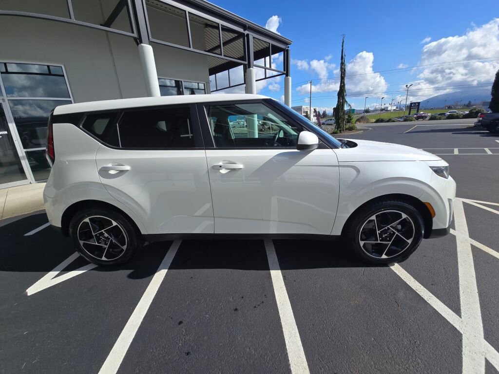 Used 2023 Kia Soul EX image 4