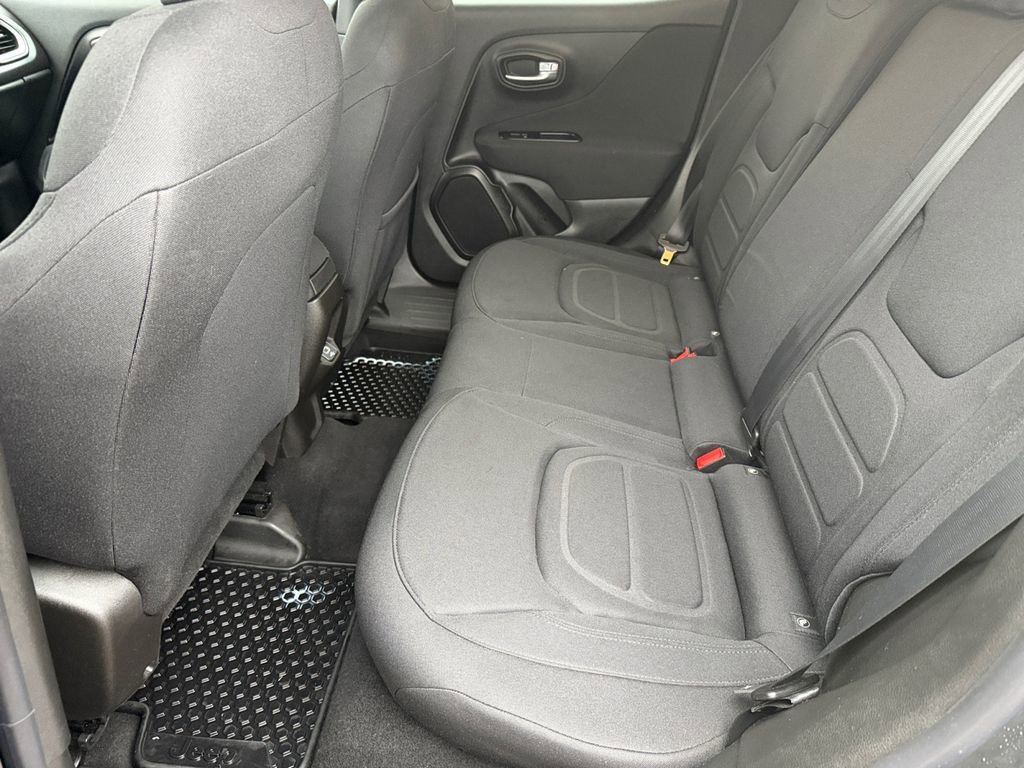 Certified 2020 Jeep Renegade Latitude w/ Cold Weather Group image 11