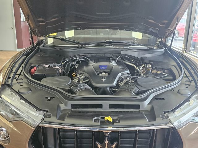 Used 2020 Maserati Levante S GranSport image 6