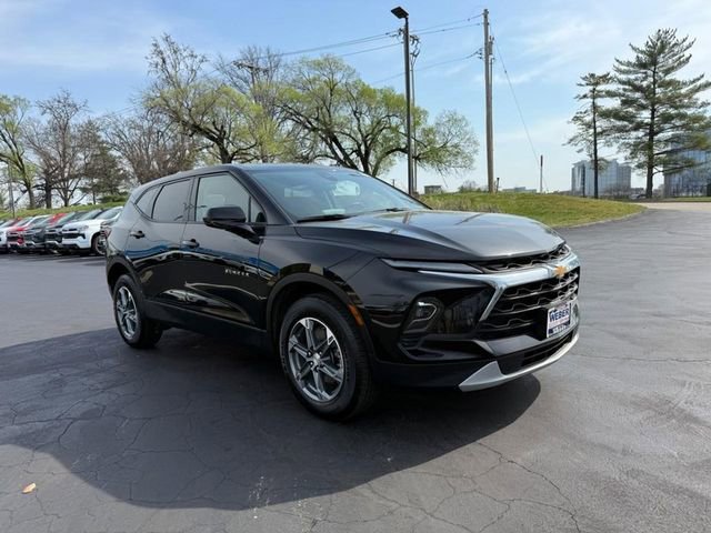 Used 2025 Chevrolet Blazer LT image 9