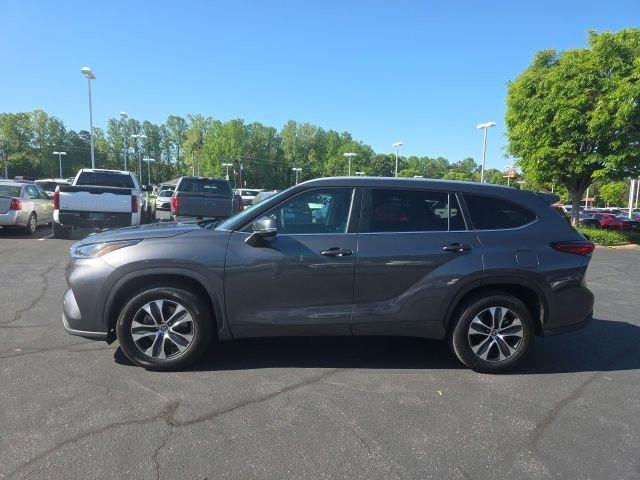Used 2023 Toyota Highlander XLE FWD image 5