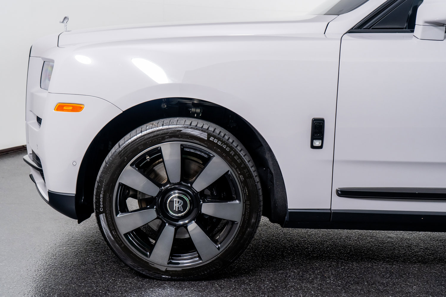 Used 2023 Rolls-Royce Cullinan image 18