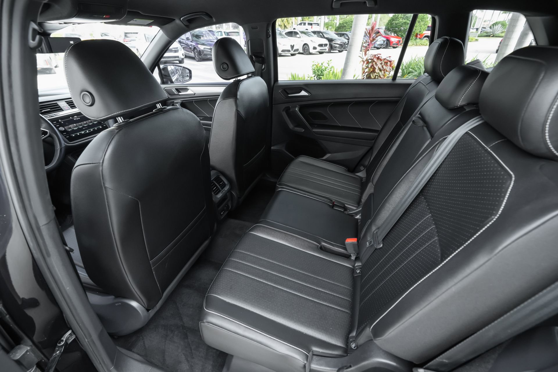 Used 2022 Volkswagen Tiguan SE R-Line image 32