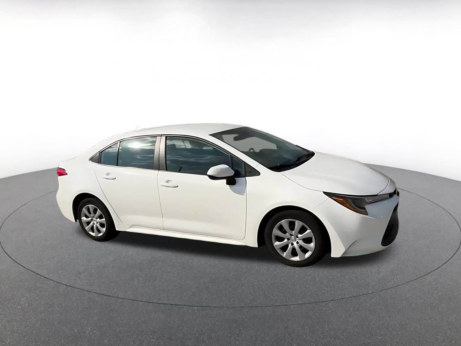 Used 2023 Toyota Corolla LE FWD image 2