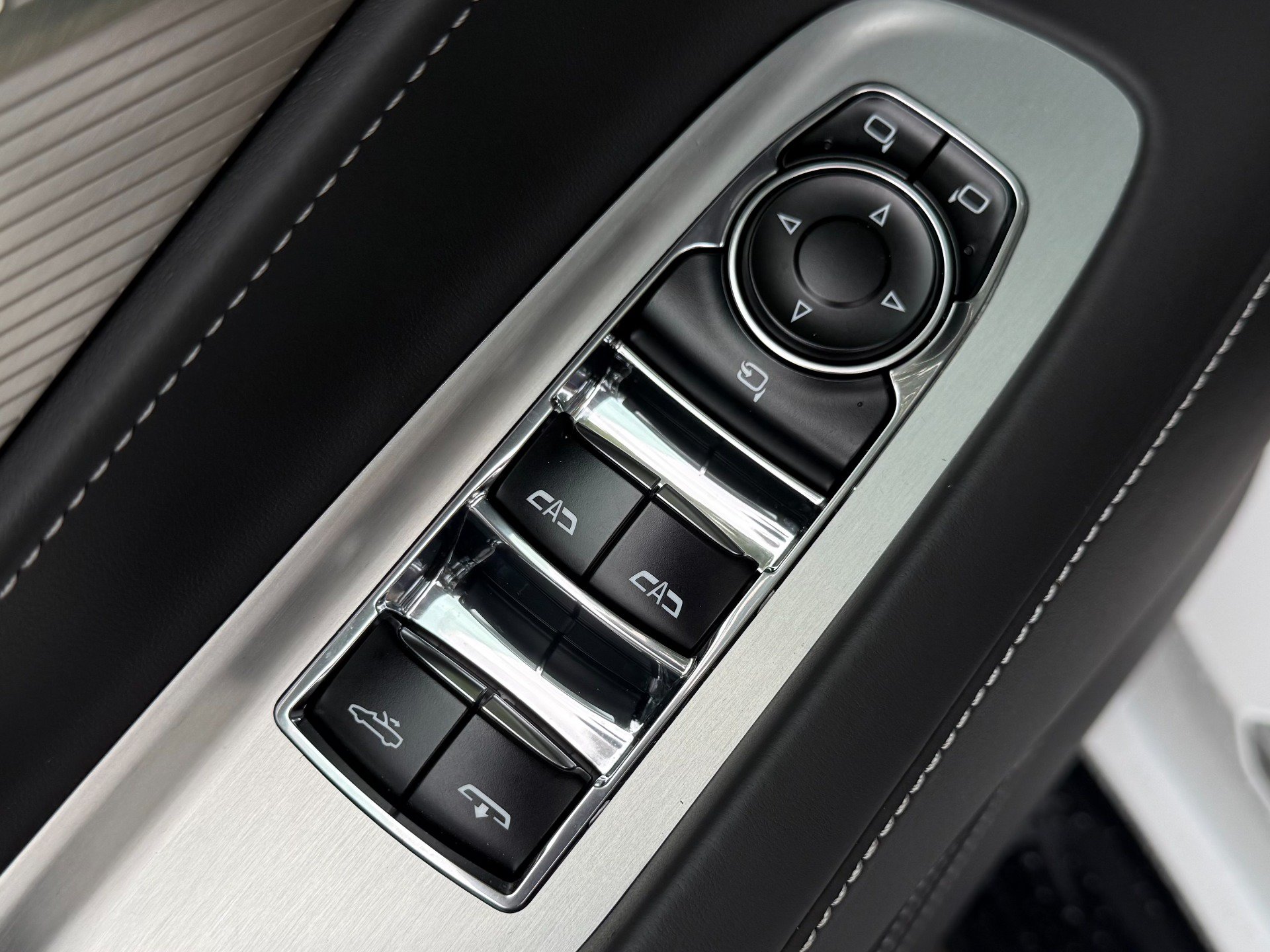 Used 2024 Chevrolet Corvette E-Ray AWD/4WD image 48