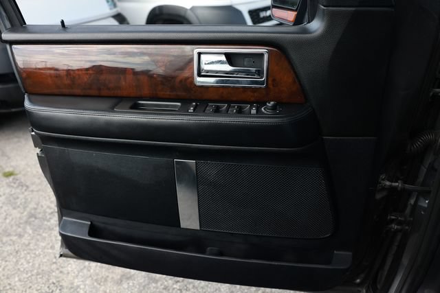 Used 2016 Lincoln Navigator Select RWD image 47