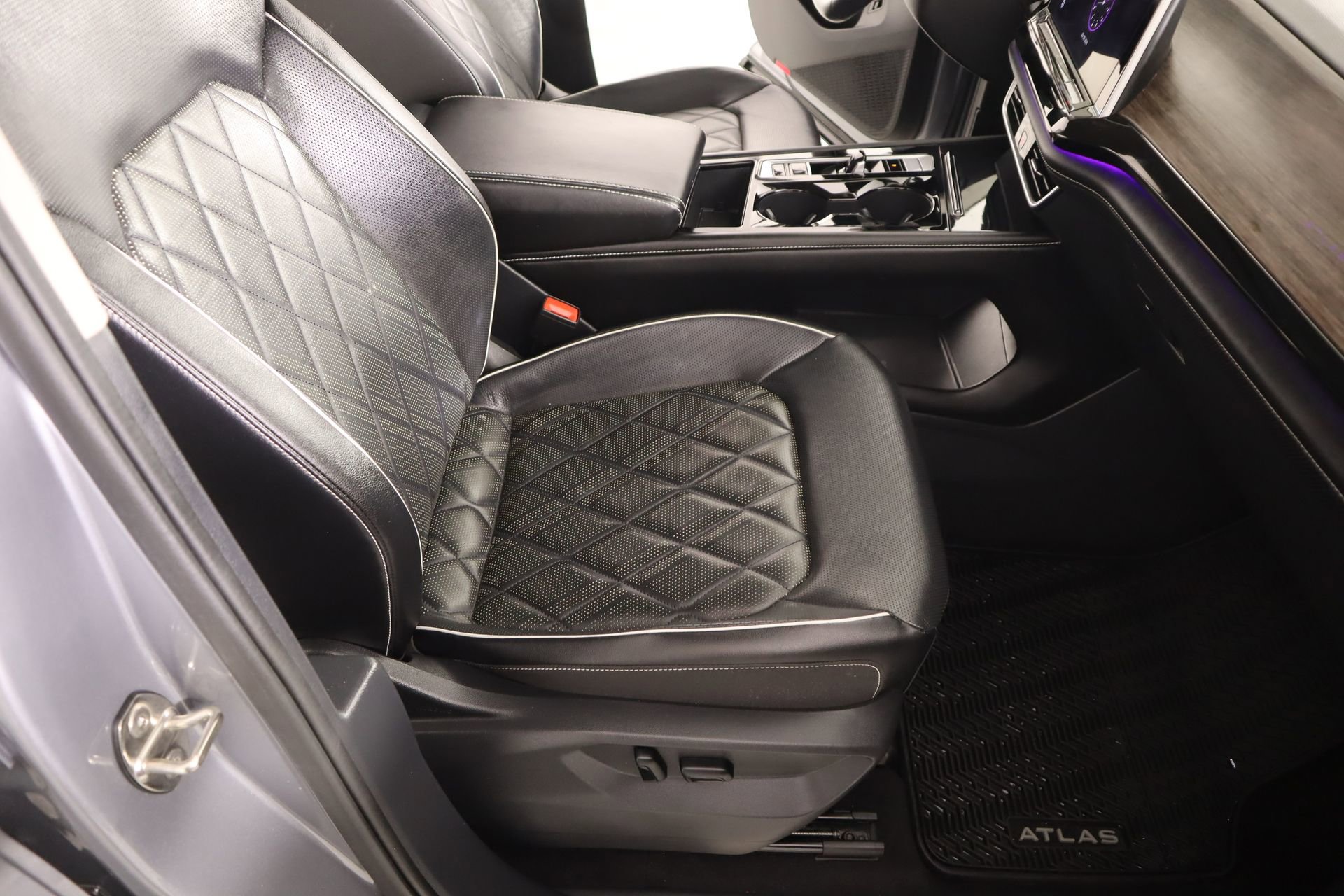 Used 2024 Volkswagen Atlas SEL Premium R-Line image 14