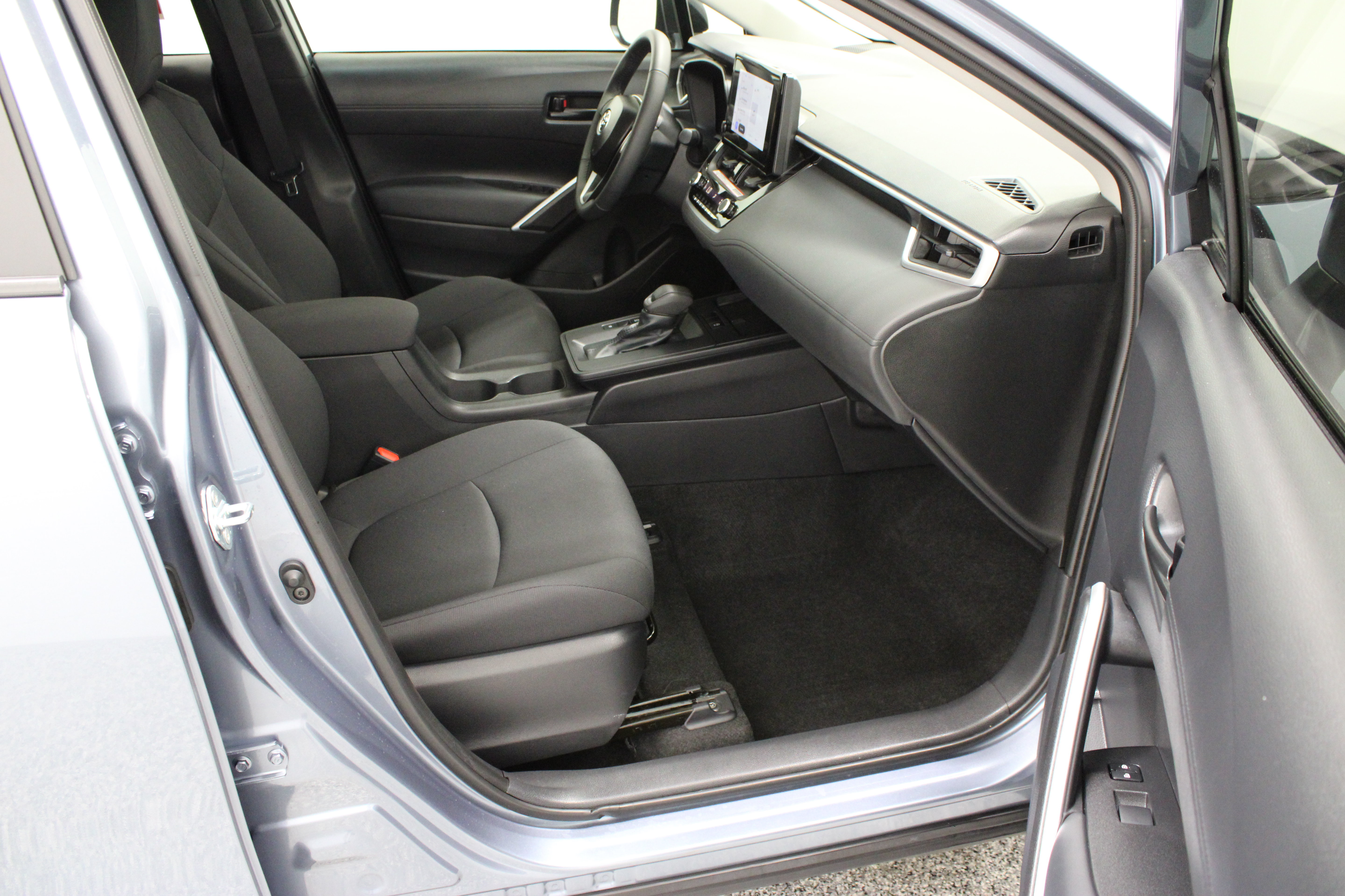 Certified 2026 Toyota Corolla Cross LE FWD image 35