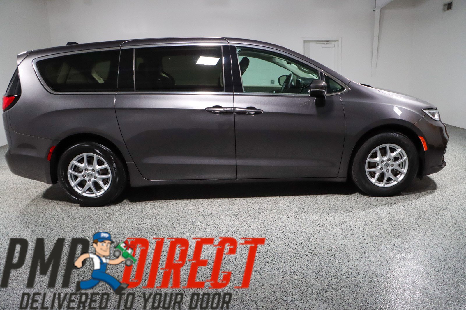 Used 2023 Chrysler Pacifica Touring-L FWD image 6