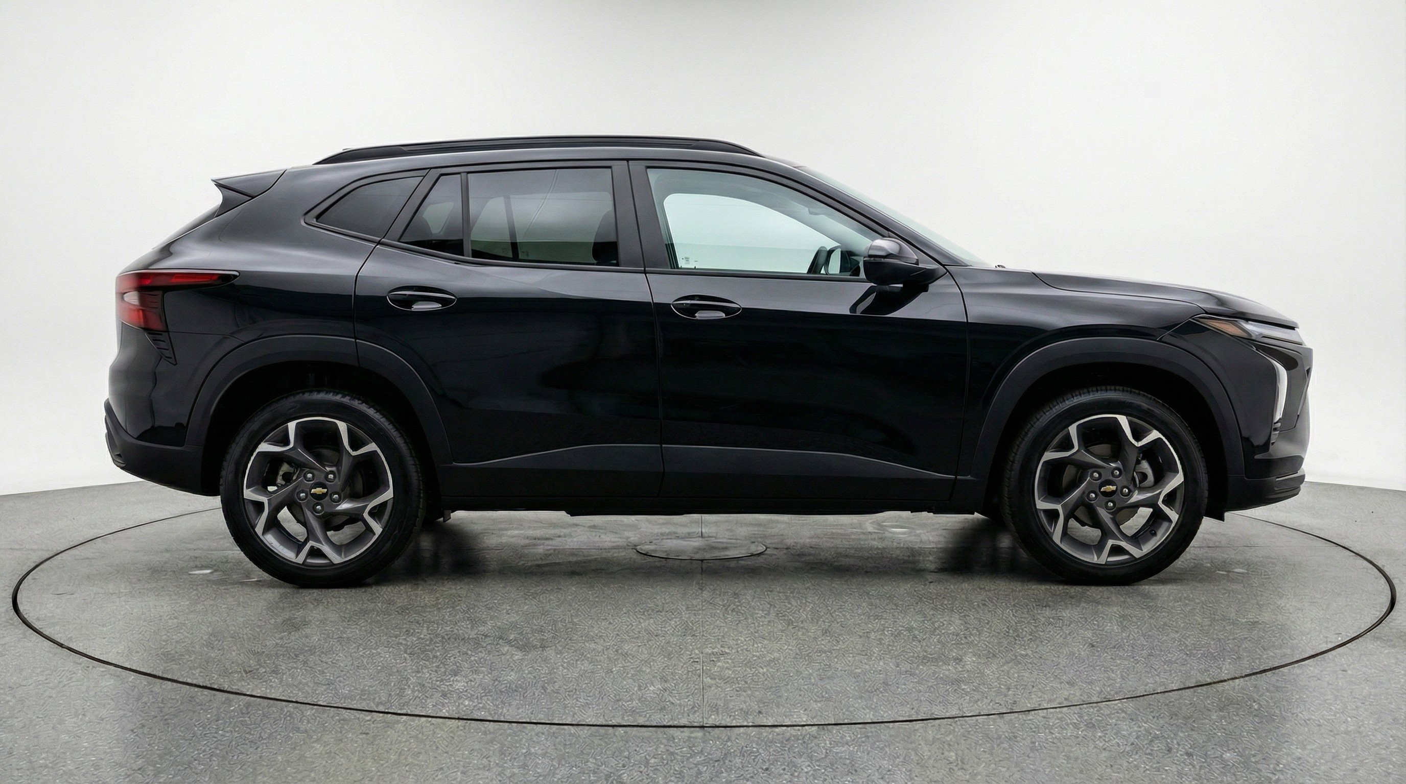 Used 2025 Chevrolet Trax LT w/ LT Convenience Package image 11