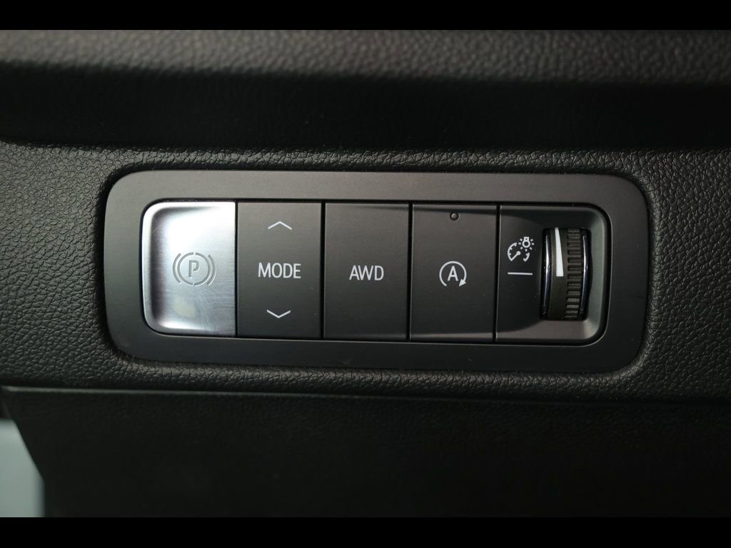 Used 2025 Chevrolet Traverse LT image 14