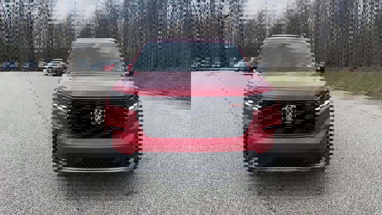 Used 2025 Honda Pilot TrailSport image 4