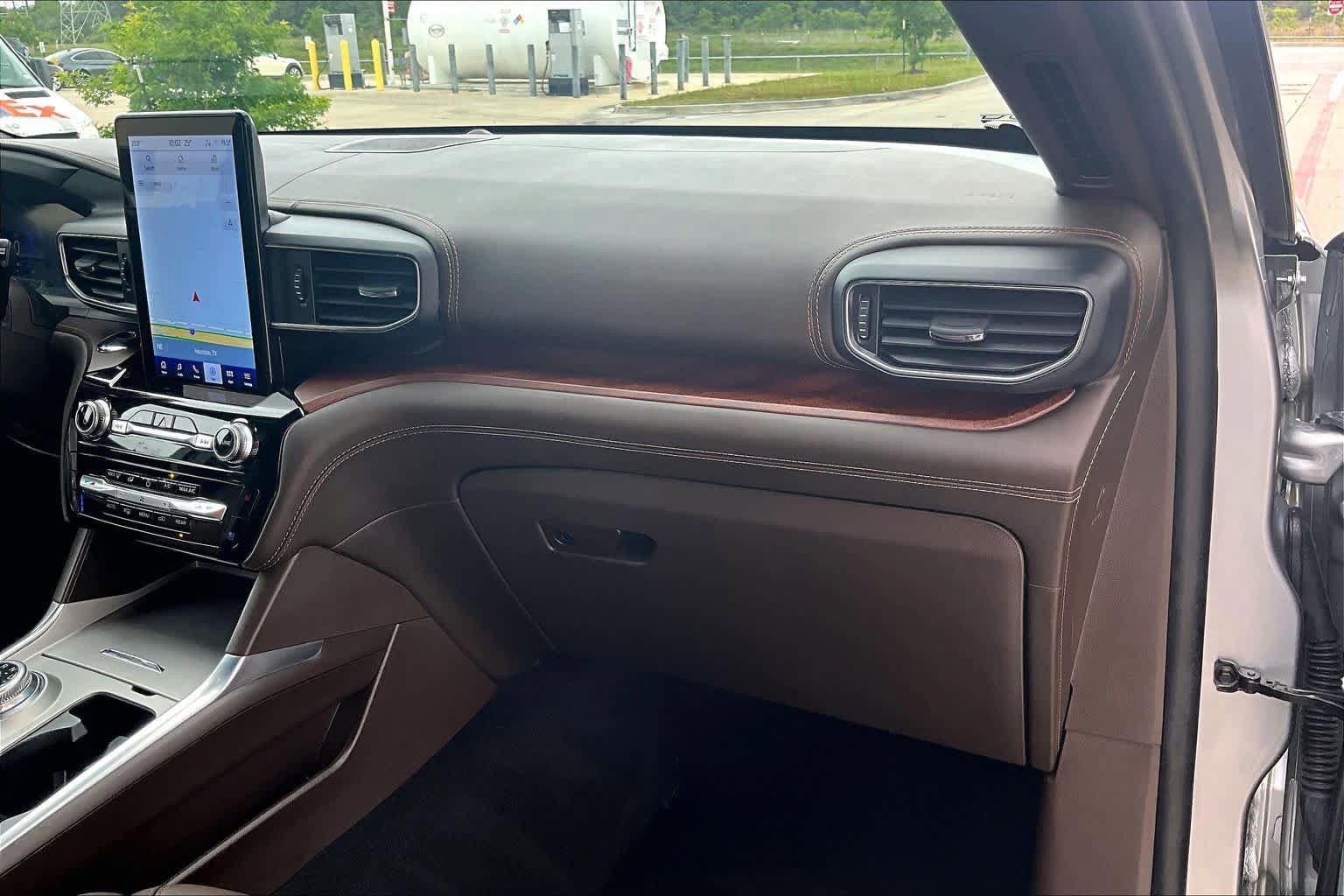 Used 2023 Ford Explorer King Ranch w/ Technology Package RWD image 17