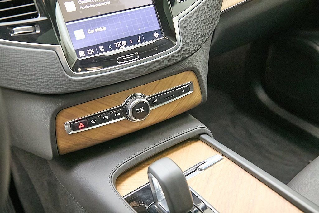 Certified 2023 Volvo XC90 B5 Plus image 17