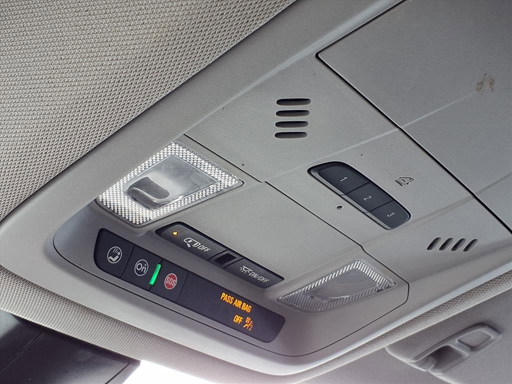 Used 2023 GMC Acadia SLT image 16