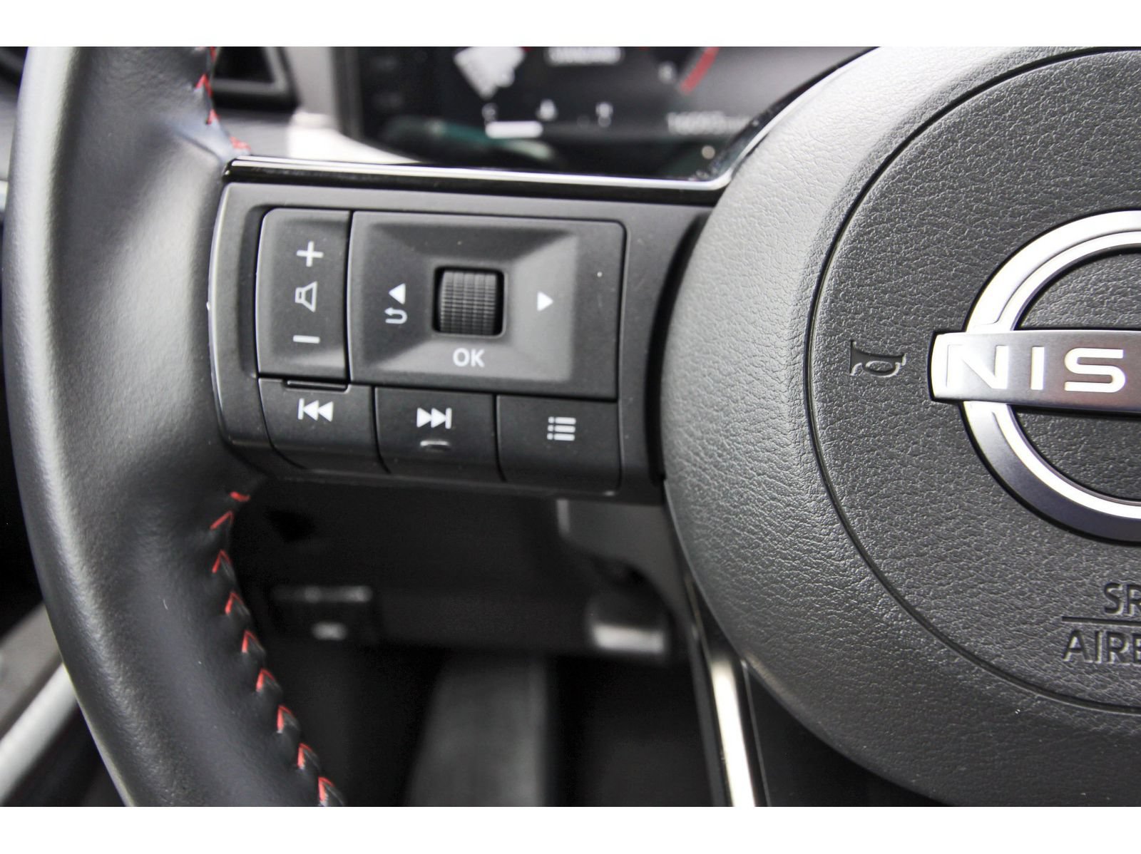 Certified 2025 Nissan Kicks SR FWD image 18