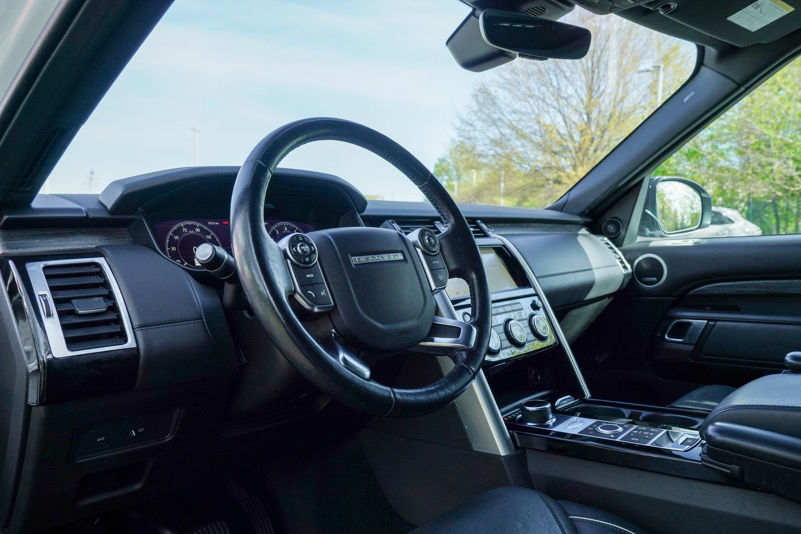 Used 2018 Land Rover Discovery HSE Luxury image 19