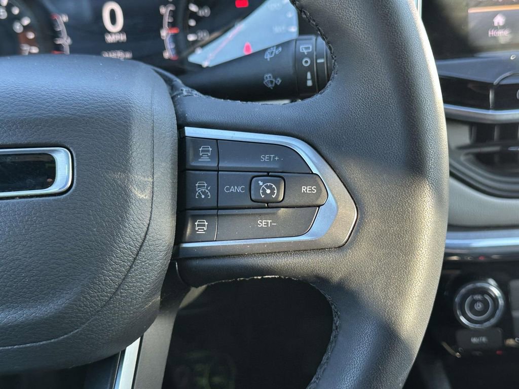 Used 2024 Jeep Compass Limited image 23