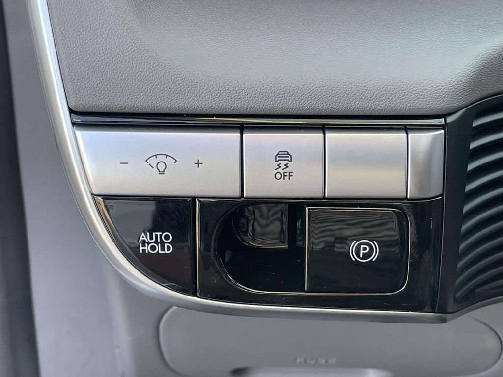 Certified 2024 Hyundai Ioniq 5 SE AWD/4WD image 9