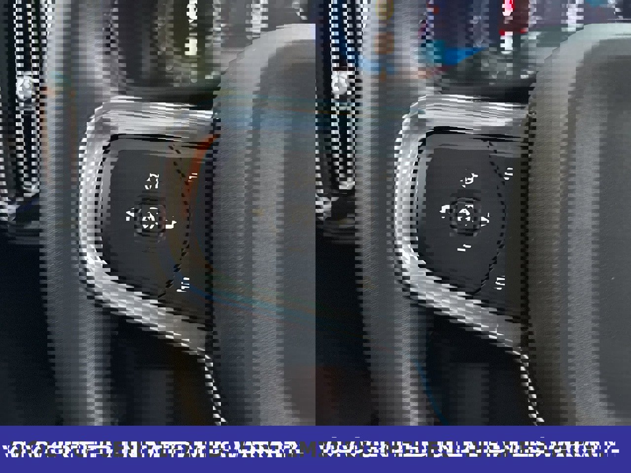 Certified 2025 Volvo XC40 B5 Core image 22