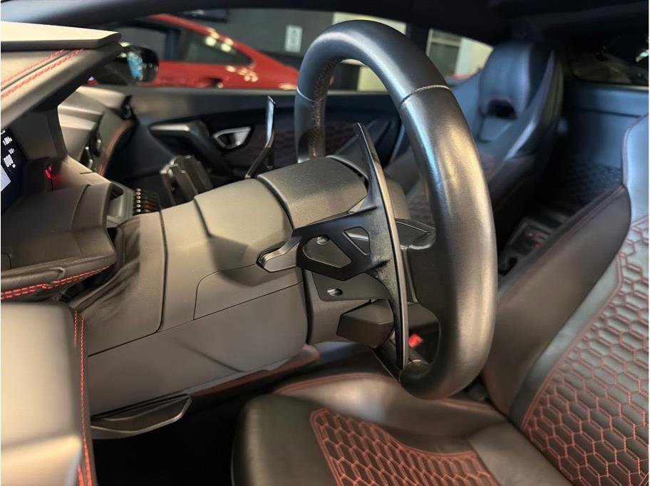 Used 2019 Lamborghini Huracan LP 580-2 RWD image 33