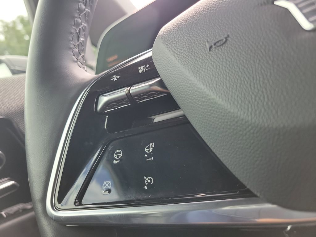 Used 2025 Cadillac Optiq Luxury 1 image 27