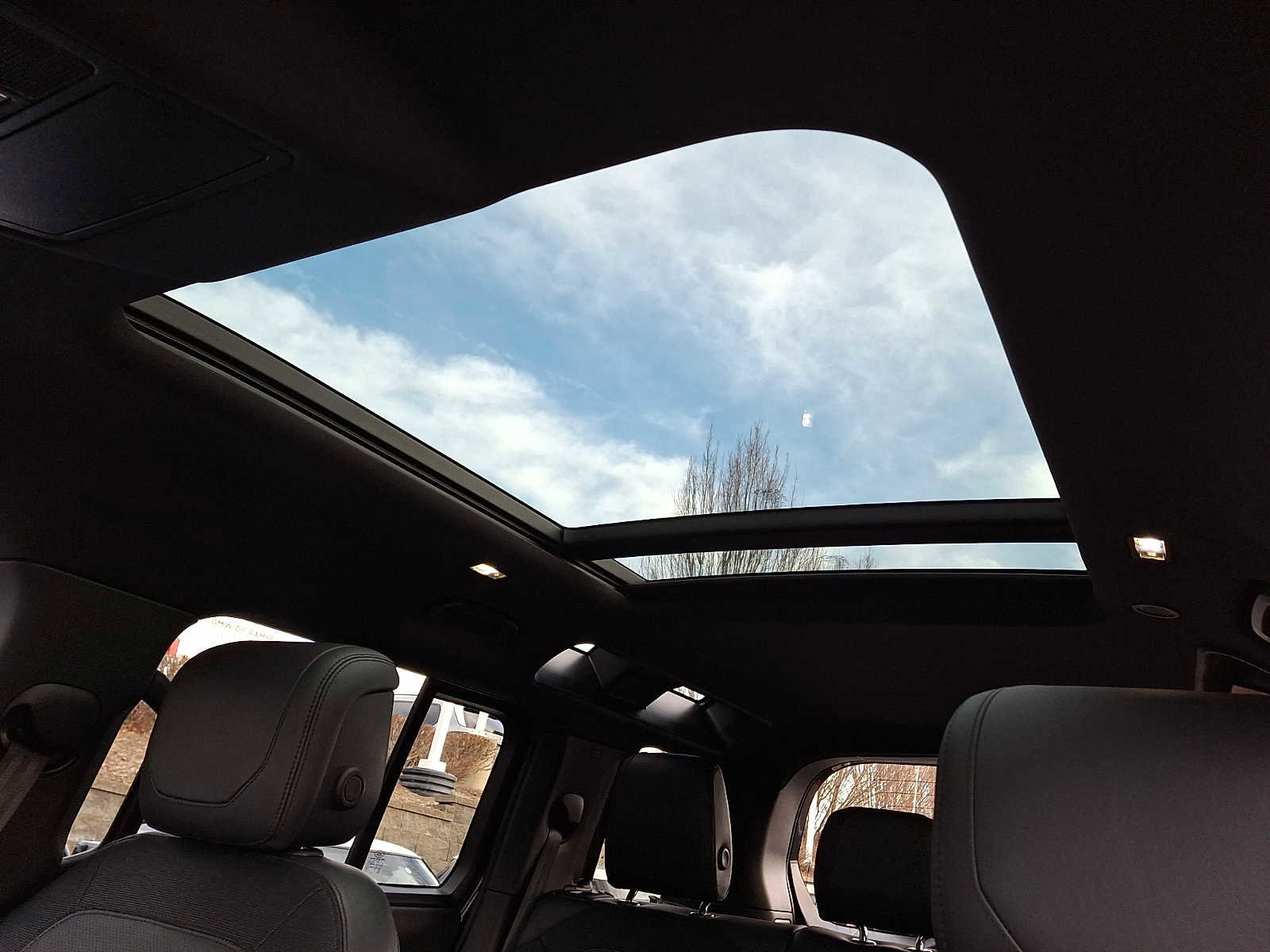 Used 2021 Land Rover Defender 110 X-Dynamic HSE image 11