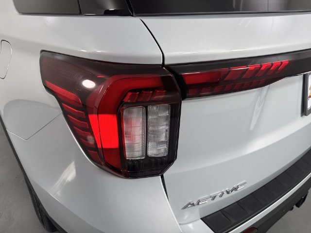 Used 2026 Ford Explorer Active AWD/4WD image 30