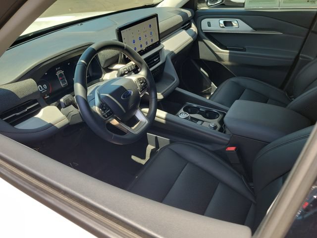Used 2026 Ford Explorer Active RWD image 3