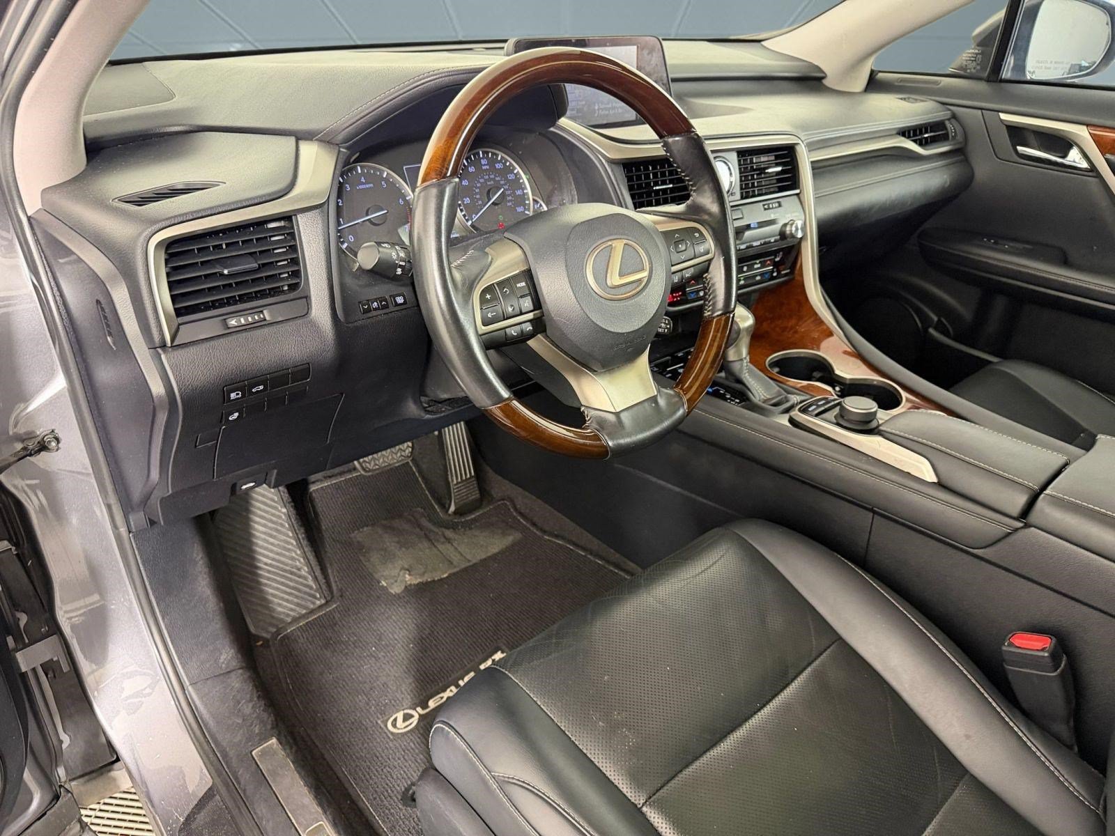 Used 2019 Lexus RX 350L FWD w/ Premium Package image 4