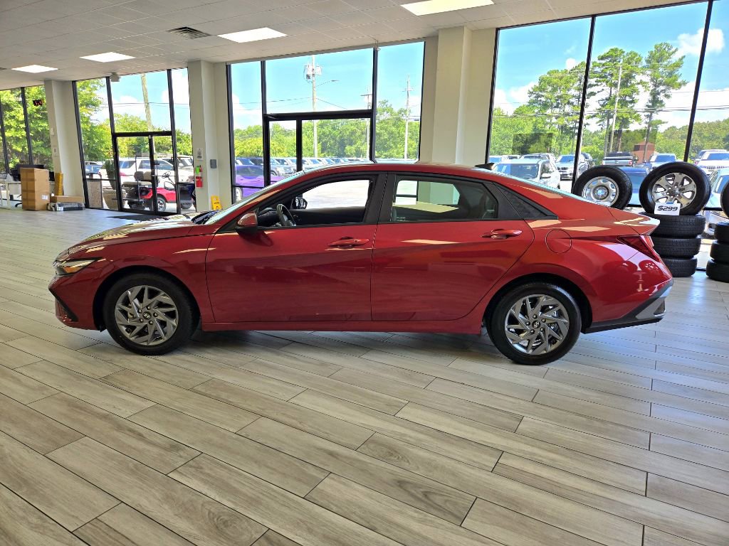 Used 2024 Hyundai Elantra SEL image 5