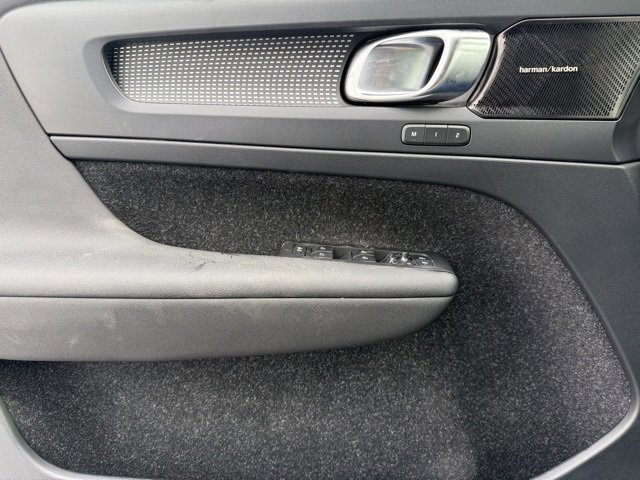 Used 2020 Volvo XC40 T5 R-Design image 10