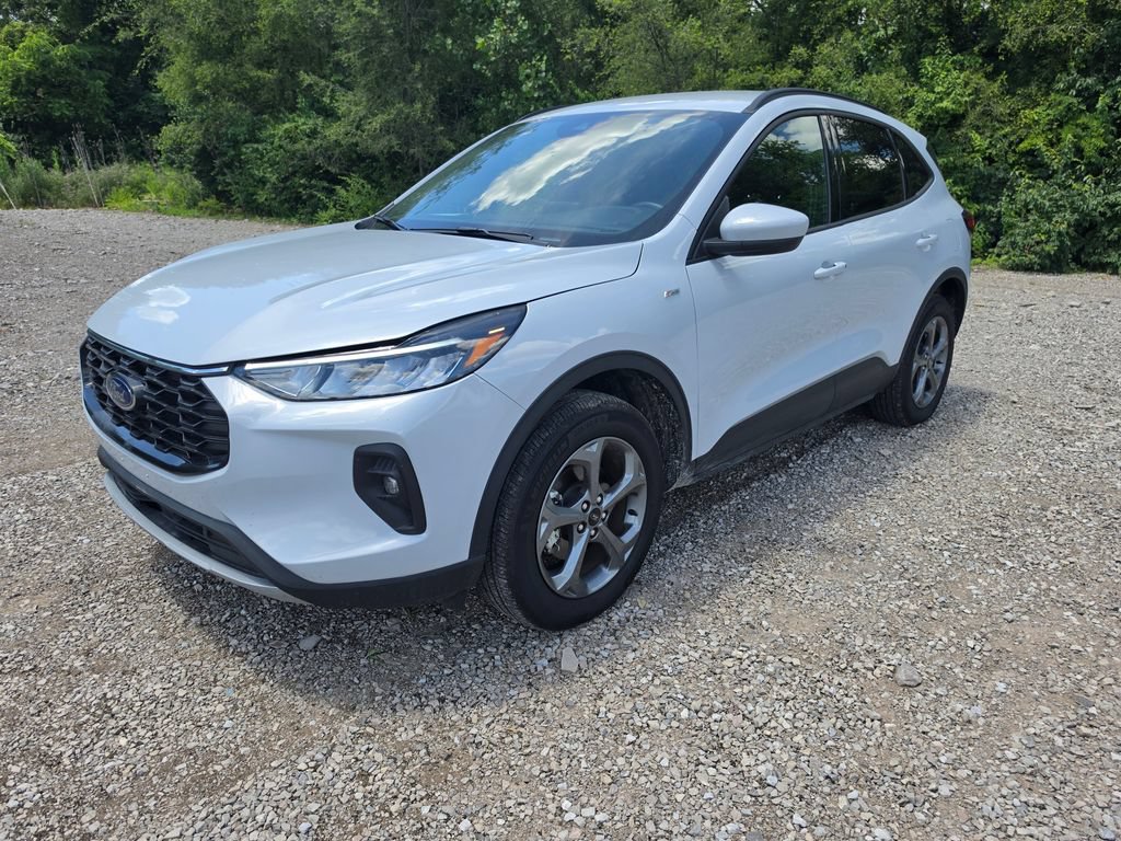 Used 2025 Ford Escape ST-Line Select AWD/4WD image 1