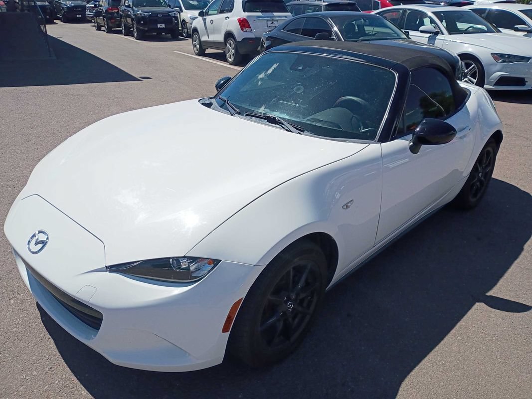 Used 2020 MAZDA MX-5 Miata Sport RWD image 3