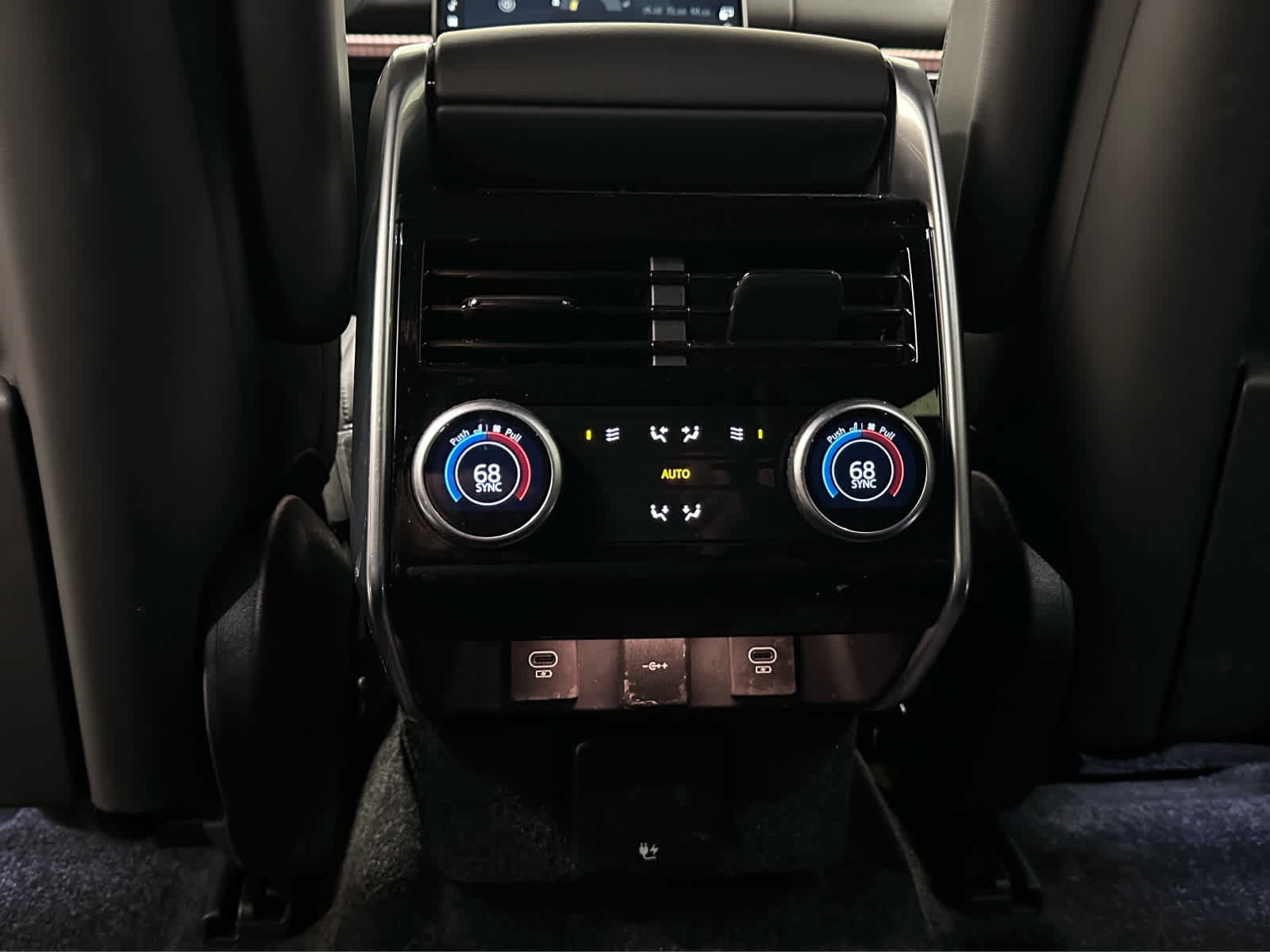 Used 2025 Land Rover Range Rover Long Wheelbase SE image 44