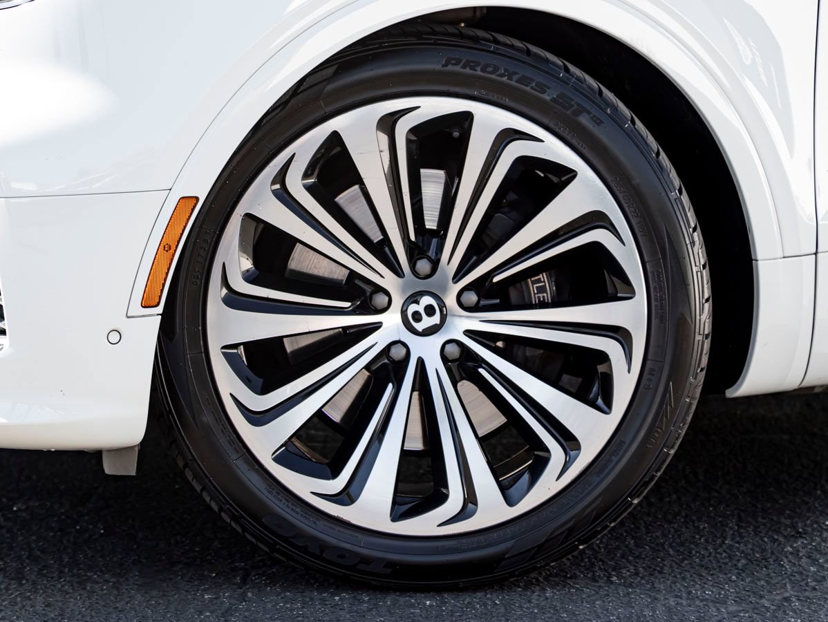 Used 2024 Bentley Bentayga AWD/4WD image 6