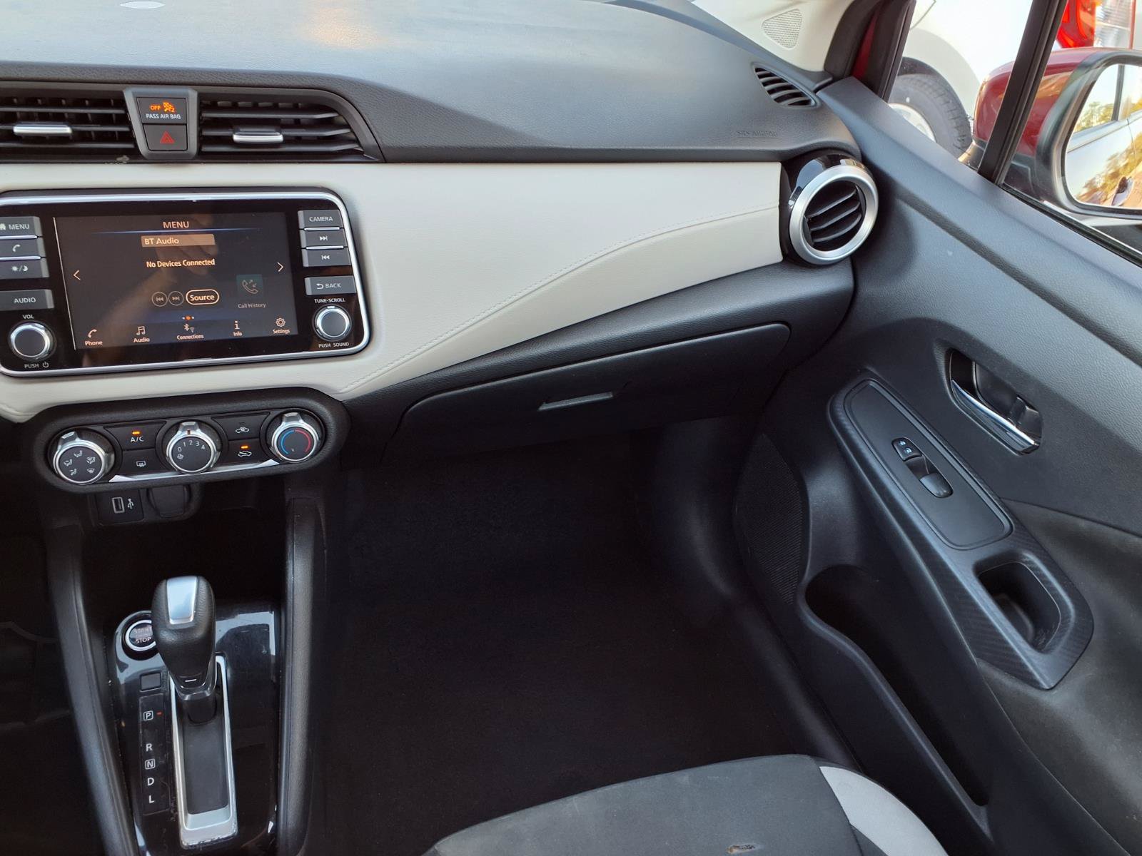 Used 2021 Nissan Versa SV FWD image 4