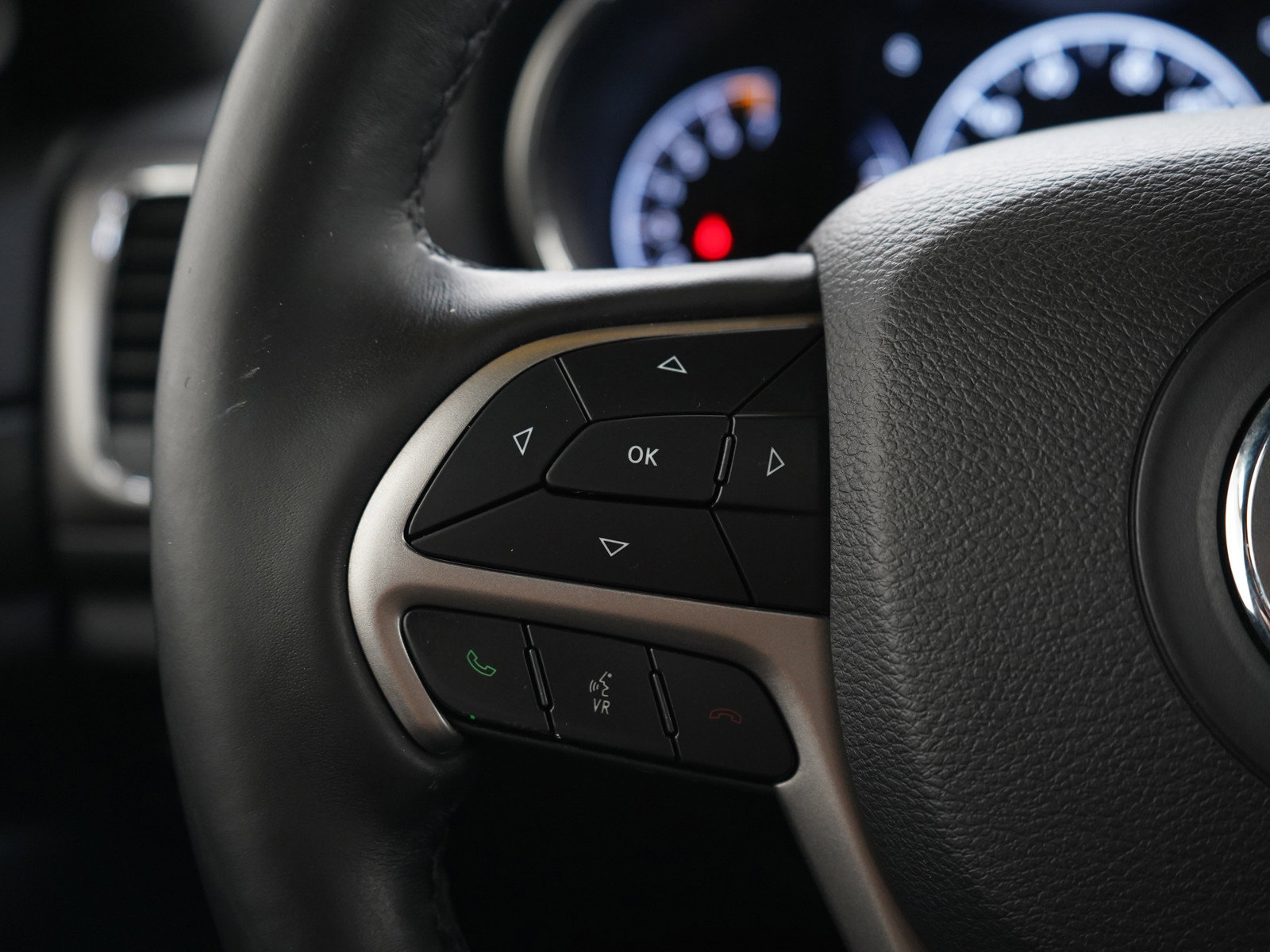 Used 2019 Jeep Grand Cherokee Altitude RWD image 25