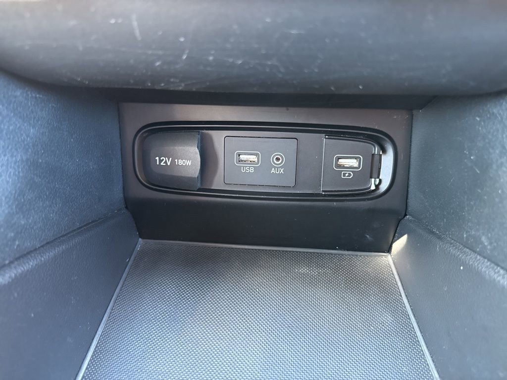 Used 2020 Hyundai Santa Fe SE image 23