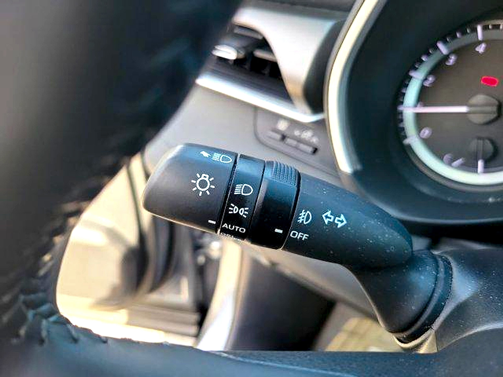 Used 2023 Toyota Highlander XLE FWD image 32
