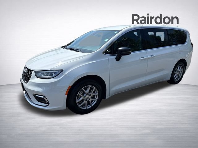 Used 2025 Chrysler Pacifica Select FWD image 3