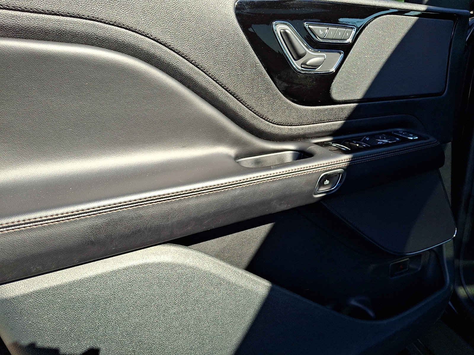 Certified 2023 Lincoln Aviator AWD w/ Premium Package image 13