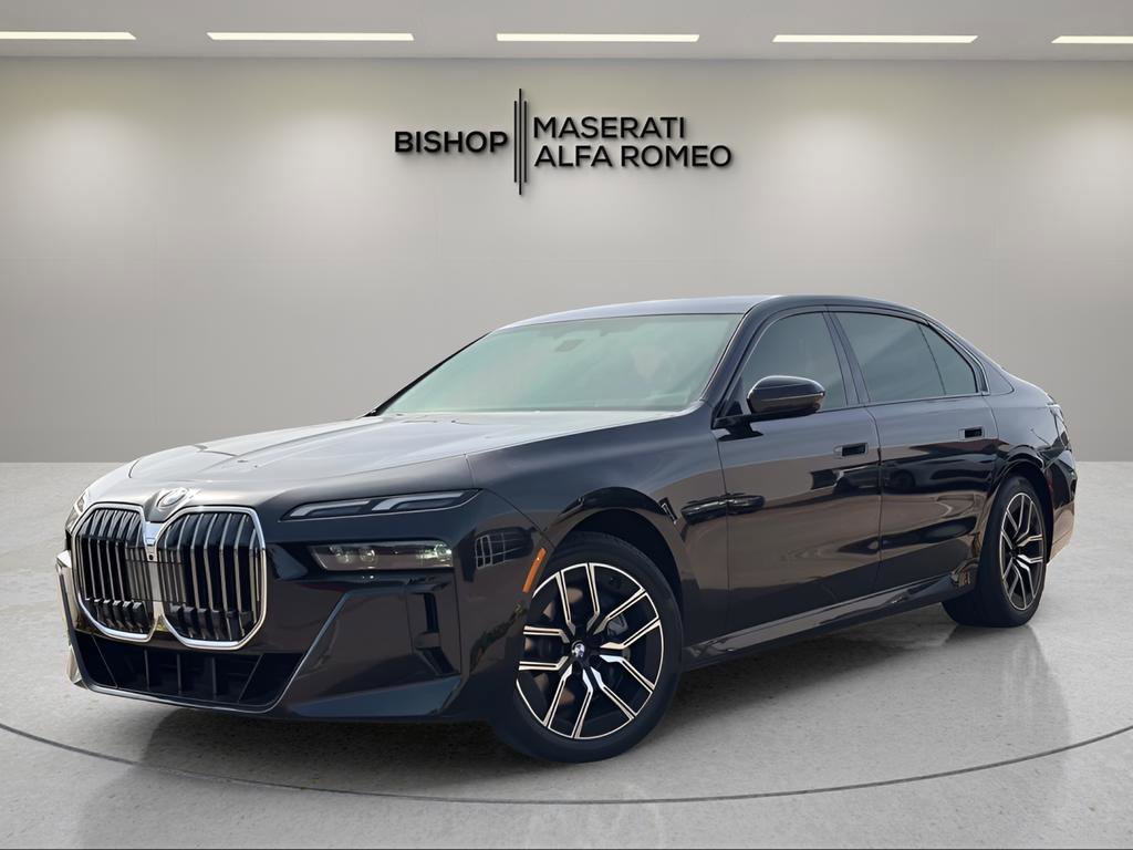Used 2025 BMW 760i xDrive w/ Executive Package image 3