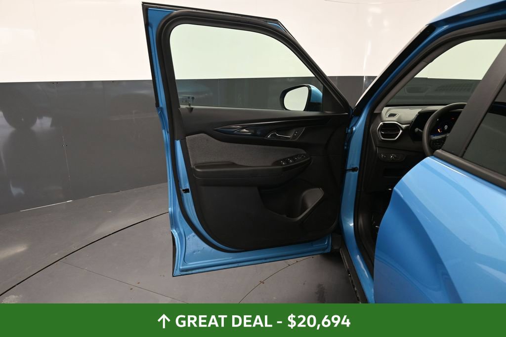 Used 2025 Chevrolet TrailBlazer LT AWD/4WD image 25