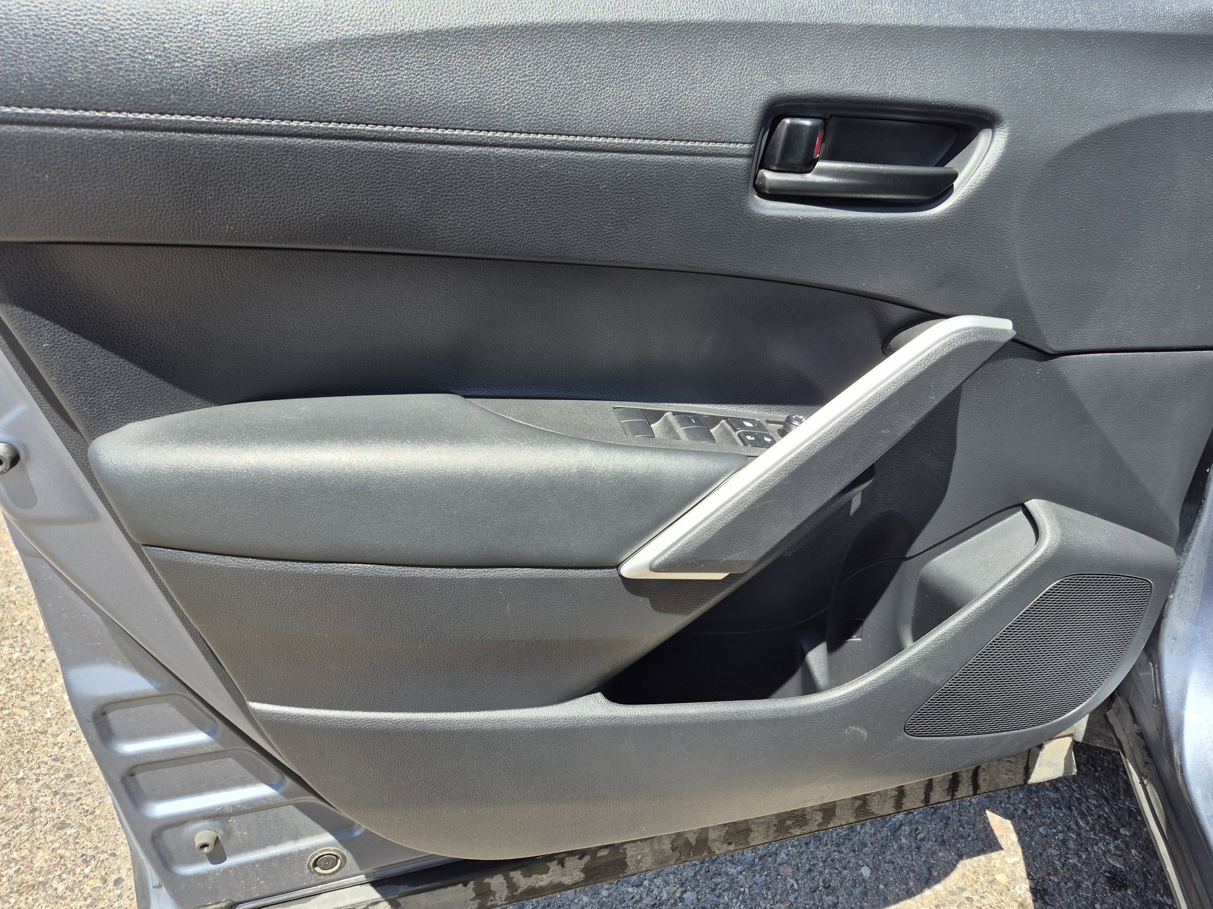 Used 2025 Toyota Corolla Cross AWD Hybrid image 14