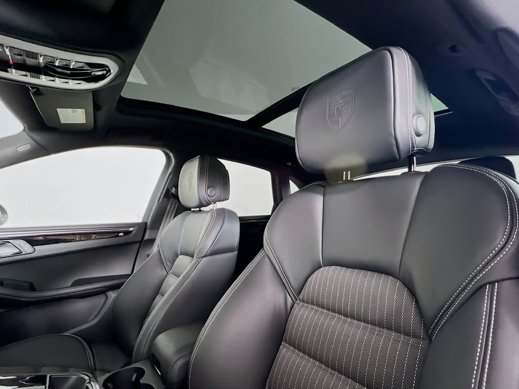 Certified 2026 Porsche Macan Turbo AWD/4WD image 14