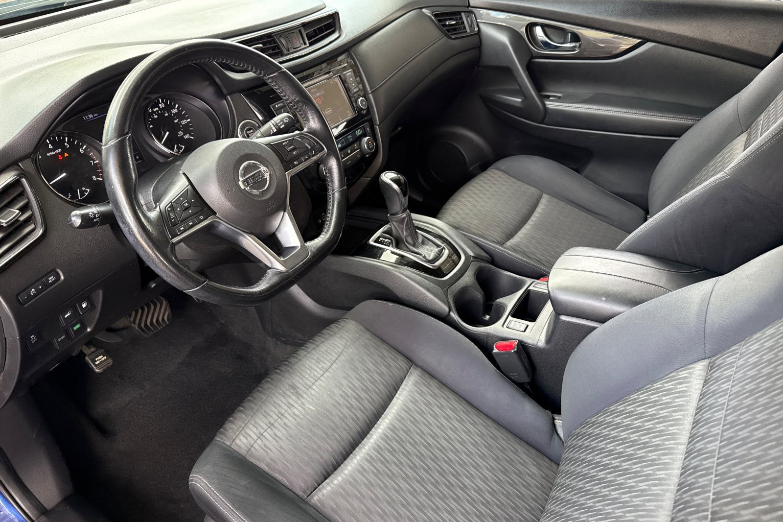 Used 2018 Nissan Rogue SV FWD image 5